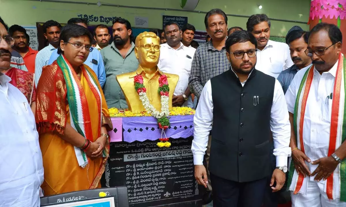 MLA Padmavathi Launches Free Lunch Program for Library Visitors