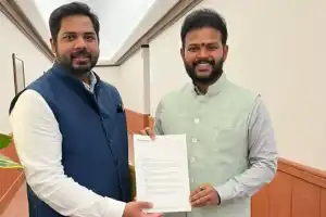MP Vamshi meets Union Minister Ram Mohan Naidu