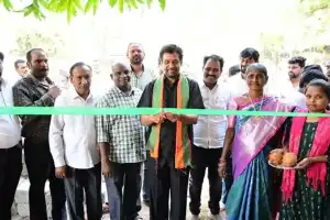 Alphores Narender Reddy contributes Rs 1 lakh to library