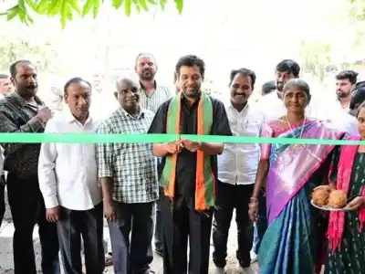Alphores Narender Reddy contributes Rs 1 lakh to library