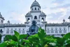AP Congress leaders reunite with Telangana counterparts in House