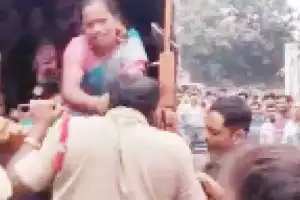 ASHA worker slaps police officer after being manhandled during protest