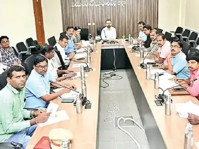 Bhupalpally DC urges officials to enhance Tussar Silk exports