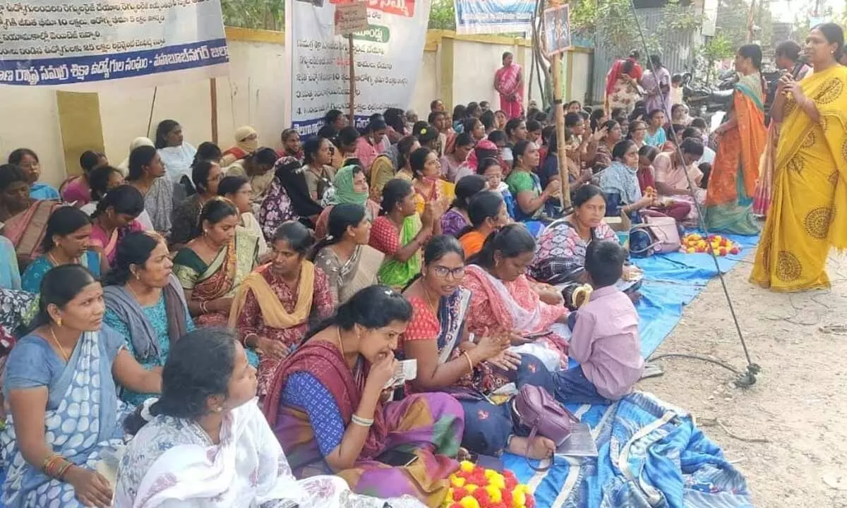 Chaitanya Women’s Association Backs Protest by Samagra Shiksha Abhiyan Contract Employees