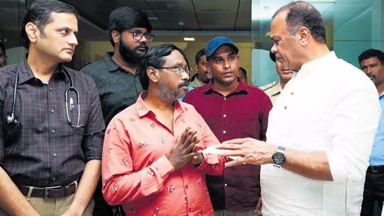 Cinematography Minister Komatireddy Venkat Reddy meets Sri Tej