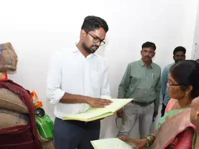 District Collector Adarsh Surabhi directs supervisors to eat before serving mid-day meals in government schools