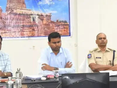 District SP Leads Midnight Inspections to Boost Policing in Gadwal