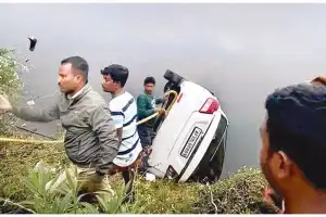 Five friends die after car sinks into pond