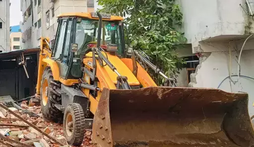 GHMC and Traffic Police Begin Anti-Encroachment Drive in Saidabad