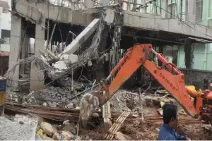 GHMC Removes Illegal Structures on Laxmiguda Jalpally Road for Safety
