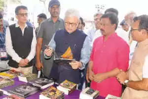 Hyderabad: Governor encourages gifting books instead of bouquets