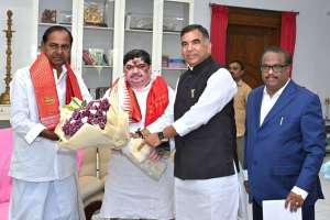 Minister Ponnam Prabhakar Invites KCR to Telangana Thalli Statue Unveiling Ceremony