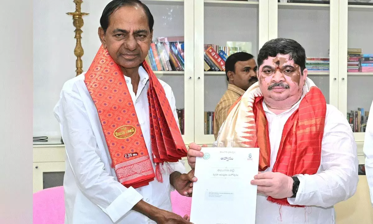 KCR invited to unveiling of Telangana Talli statue