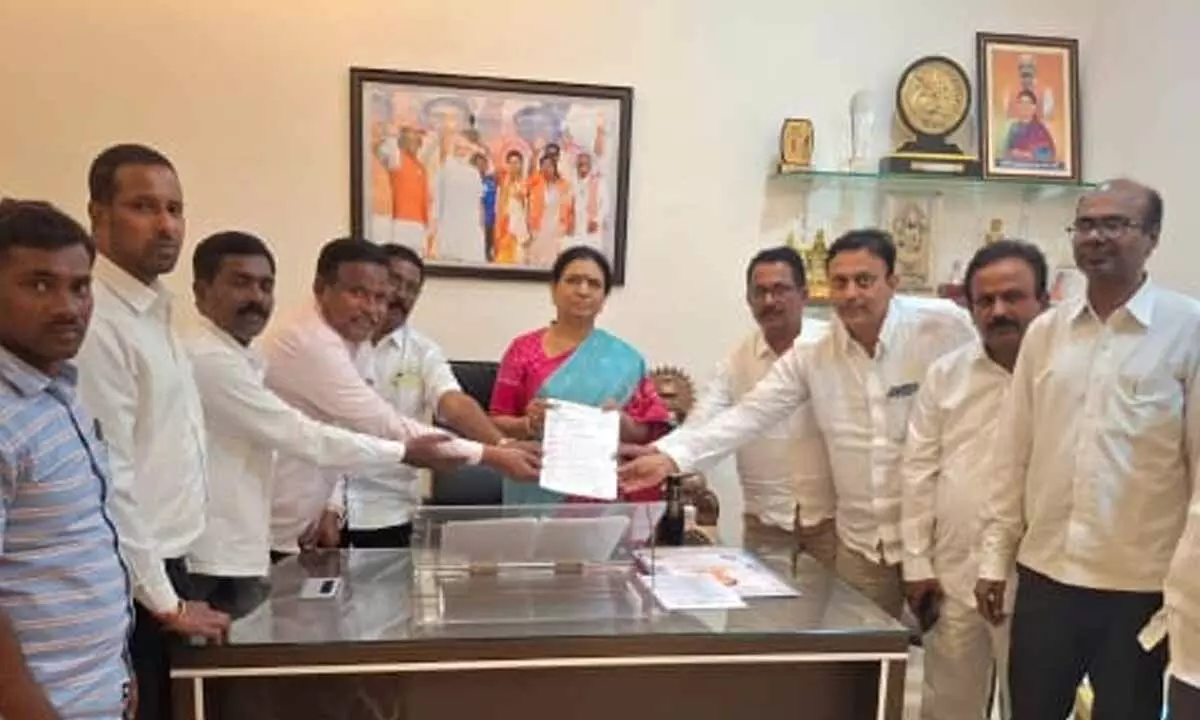 Lawyers Urge MP DK Aruna to Stop District Court Relocation