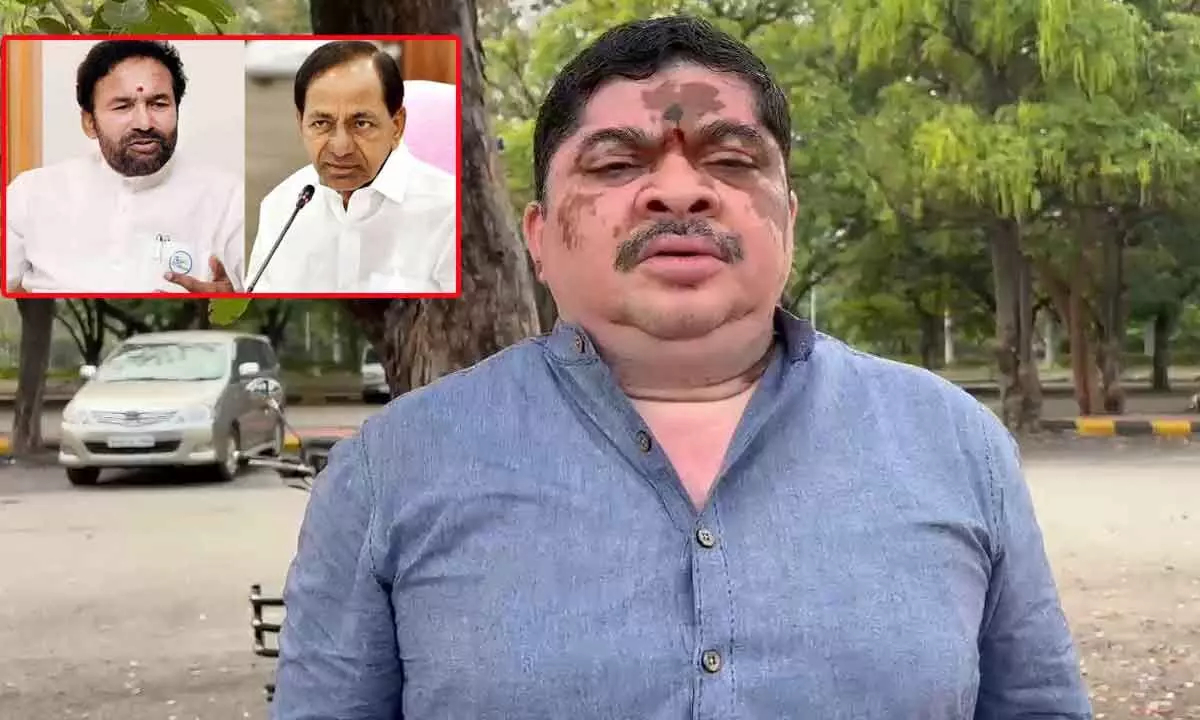 Ponnam Prabhakar Invites KCR to Unveil Telangana Thalli Statue