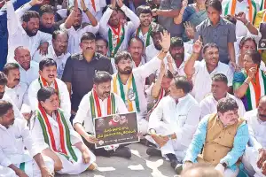 Revanth leads protest against Adani at Raj Bhavan