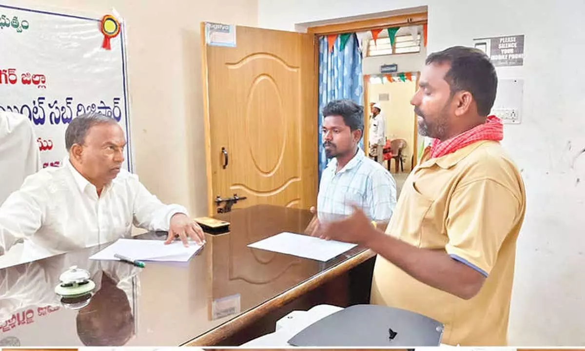 Sand mafia openly active