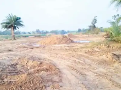 Sand mafia operates openly as tractors damage bitter gourd crops, leaving farmers facing losses