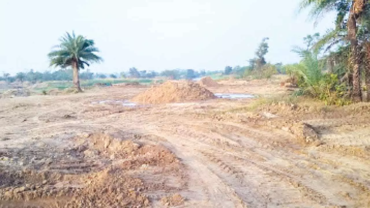 Sand mafia operates openly as tractors damage bitter gourd crops, leaving farmers facing losses