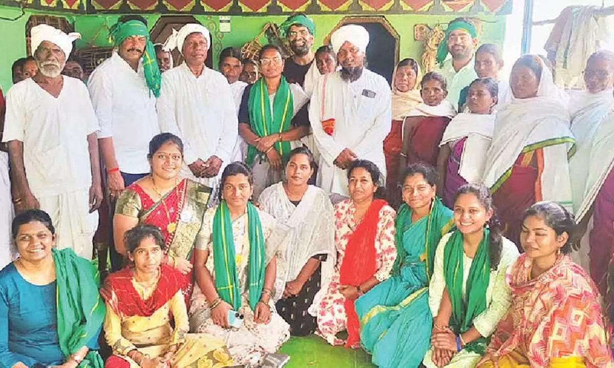 Shakti Abhiyan and Indira Fellowship members tour Adilabad