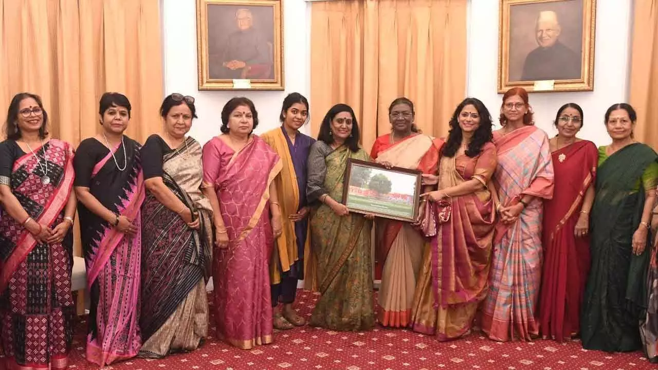 Telangana IAS Officers’ Wives Group Meets President Draupadi Murmu at Rashtrapati Nilayam