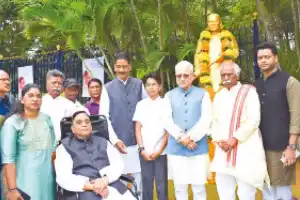 Tributes pour in for Channa Reddy