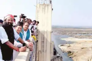 Uttam opens Nizam Sagar water supply for Rabi crops