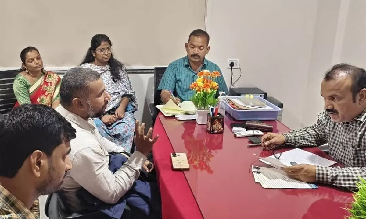 Weavers Called to Join Praja Vijayotsava Celebrations in Gadwal and Rajoli