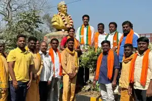 BJP Leaders Honor Netaji Subhash Chandra Bose on His 128th Birth Anniversary in Gadwal