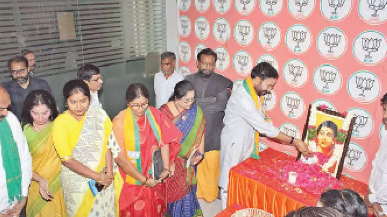 BJP leaders honor Savitribai Phule on her birth anniversary