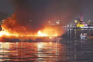 Boats catch fire at Tank Bund