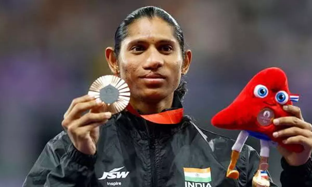 CM applauds Deepthi for winning Arjuna Award