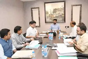 CM urges officials to quickly complete plans for new metro rail networks