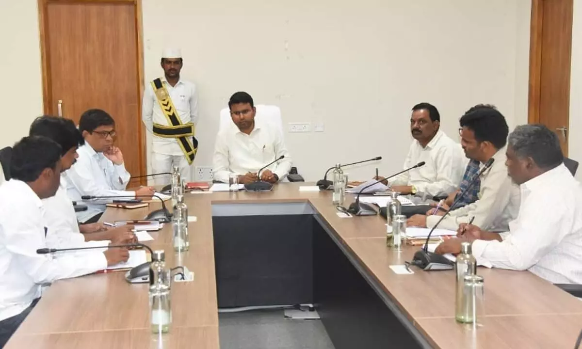 Collector Gives 15 Days to Finish Double-Bedroom Housing Projects