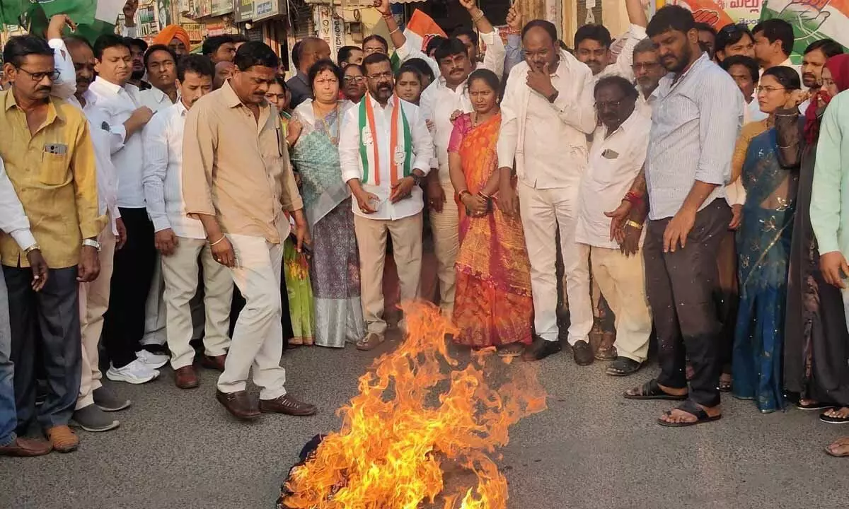 Congress criticizes Bidhuri’s comments on Priyanka