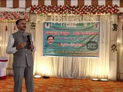 Dr. Lakshman Motivates 10th Grade Students in Aija Session