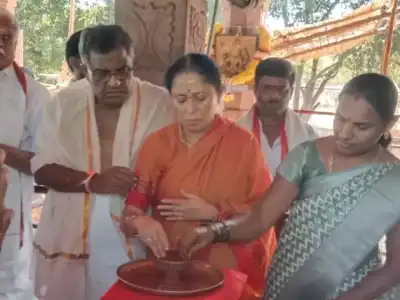 Ex-Union Minister Kotla Surya Prakash Reddy Takes Part in Rituals at Sri Jogulamba Temple