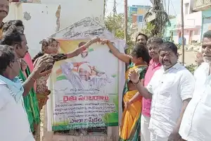 Farmers pour milk on portraits of CM and MLA