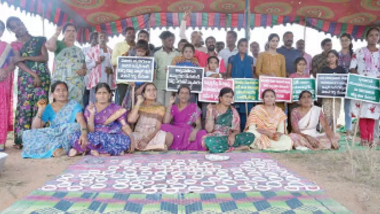Farmers skip festival to hold protest