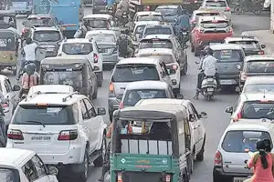 Festive traffic slows down Hyd-Vij highway
