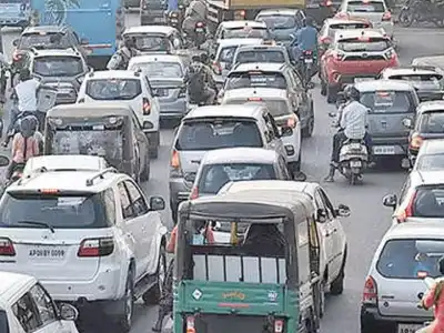 Festive traffic slows down Hyd-Vij highway