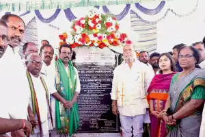 Health Minister begins construction of new 100-bed hospital