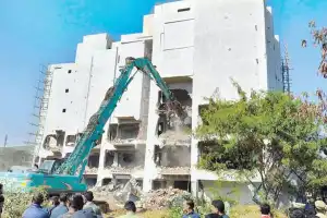 HYDRA demolishes 5-storey building in Madhapur