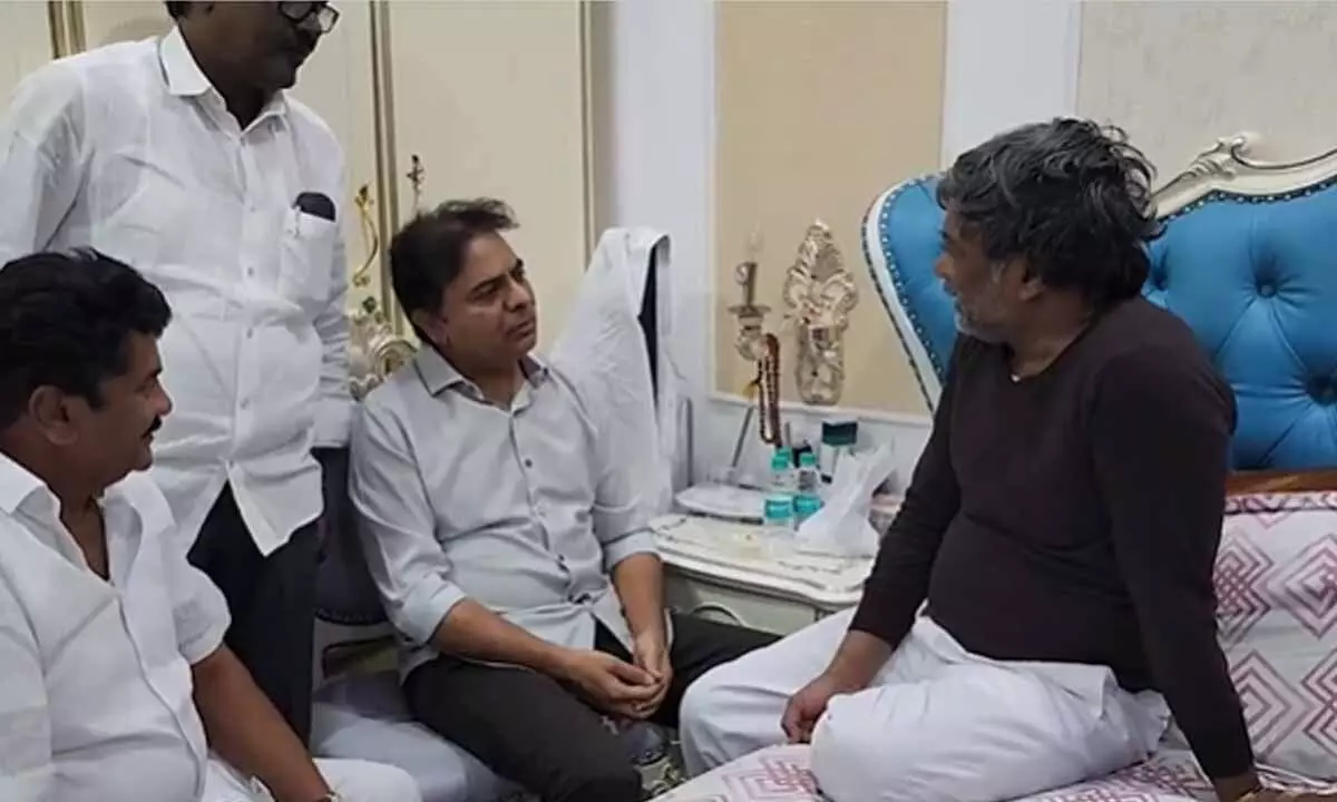 KTR Visits Former Minister Padma Rao’s Home