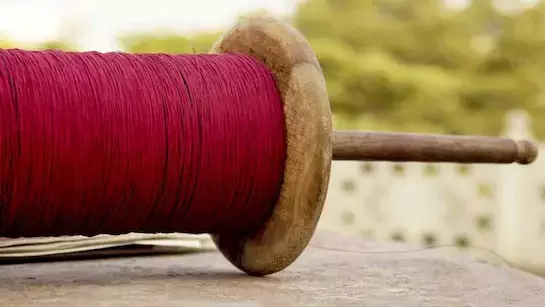 Police Officer Injured by Hazardous Chinese Thread, Highlighting Road Safety Concerns