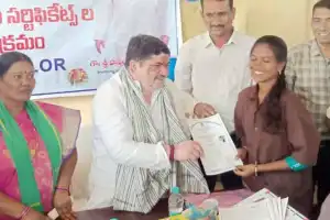 Ponnam hands out sewing machines to women trained by NAC