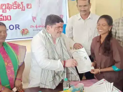 Ponnam hands out sewing machines to women trained by NAC