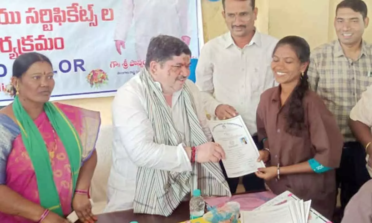 Ponnam hands out sewing machines to women trained by NAC