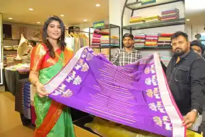 Socialite Alekhya Reddy opens D Sons Patola Art Expo in Banjara Hills