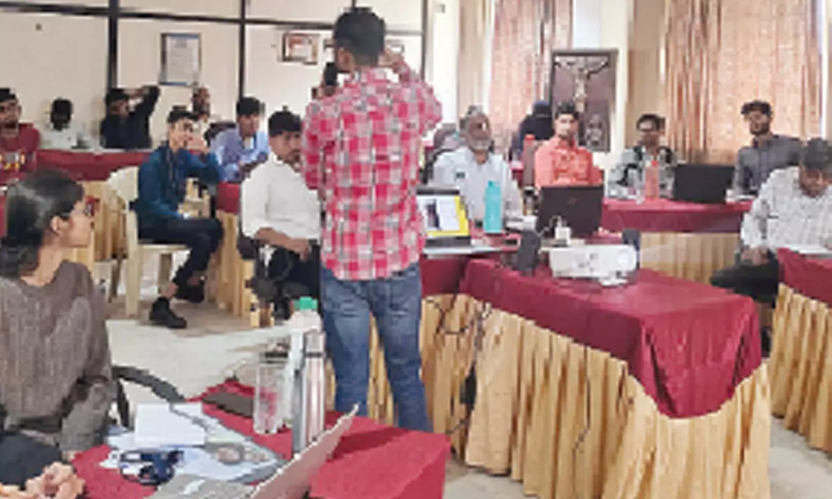 Tech experts reveal tricks to spot fake news and deepfakes